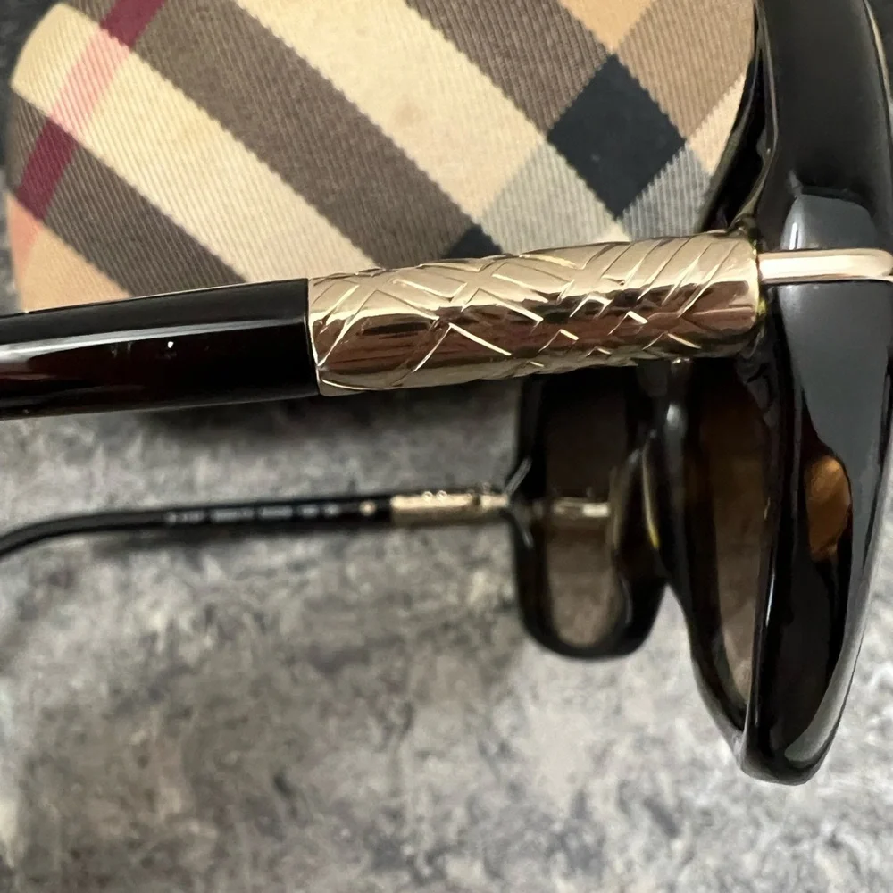 Burberry Square Havana Brown and Gold Sunglasses - Picture 6 of 9